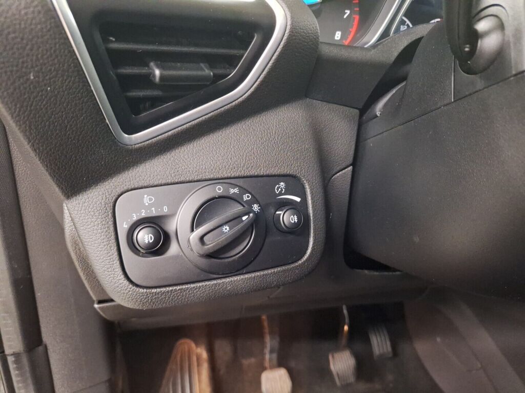 Ford Kuga 2015 Musta