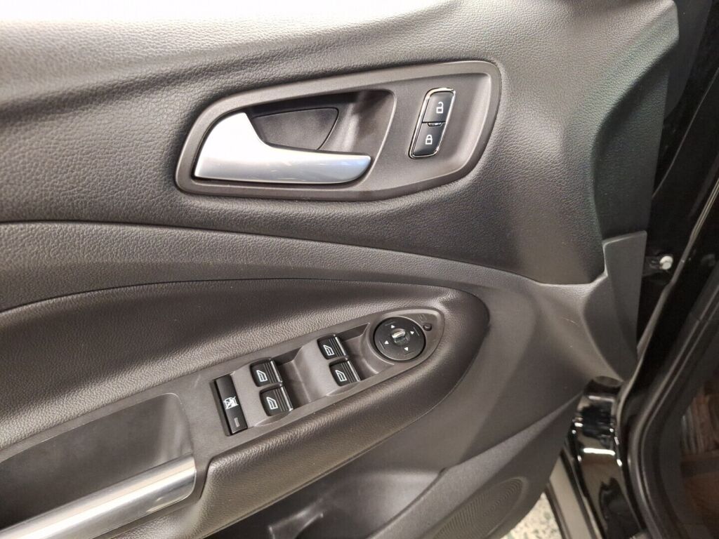 Ford Kuga 2015 Musta