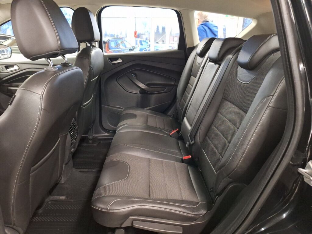 Ford Kuga 2015 Musta