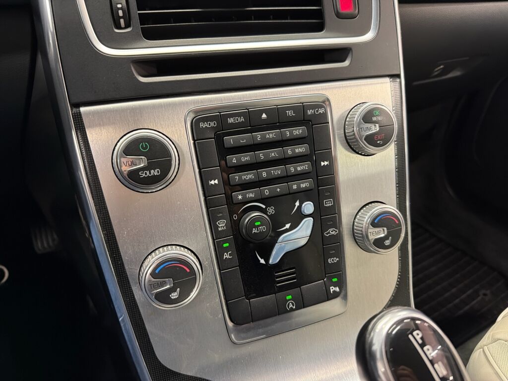 Volvo V60 2014 Sininen