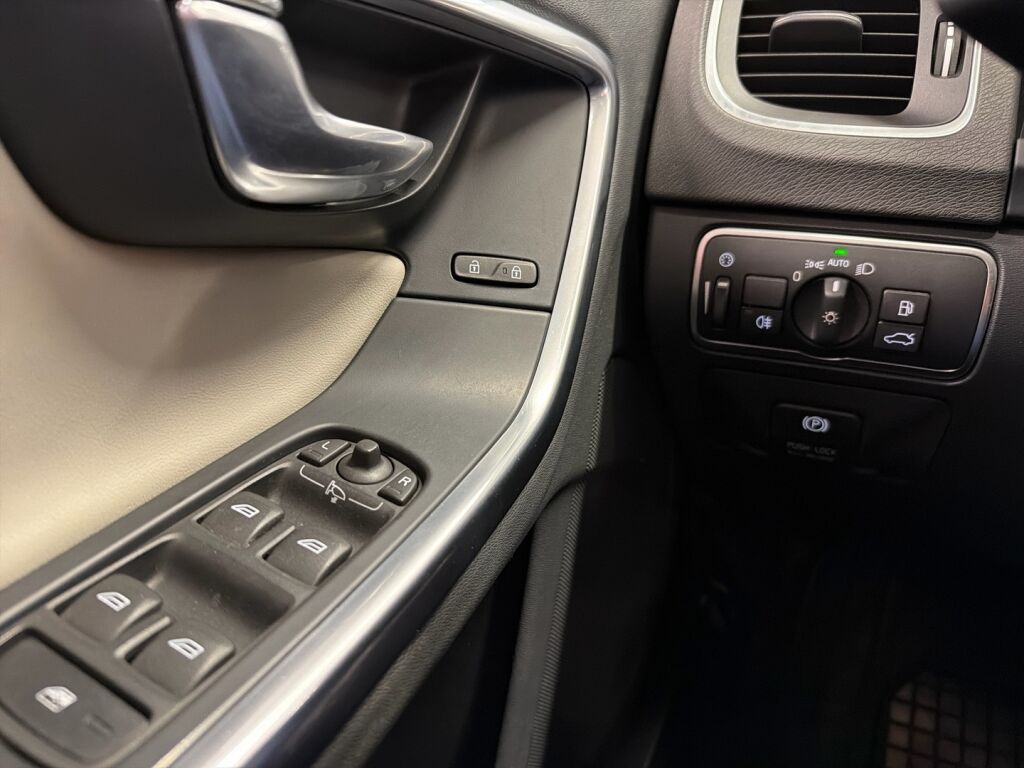 Volvo V60 2014 Sininen