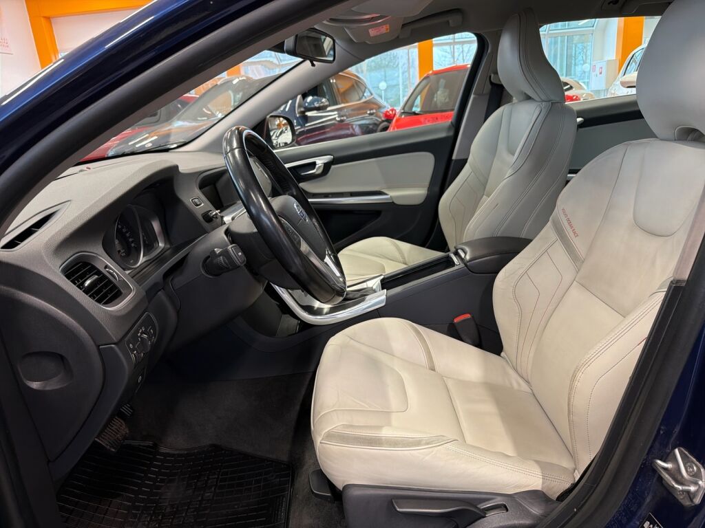 Volvo V60 2014 Sininen