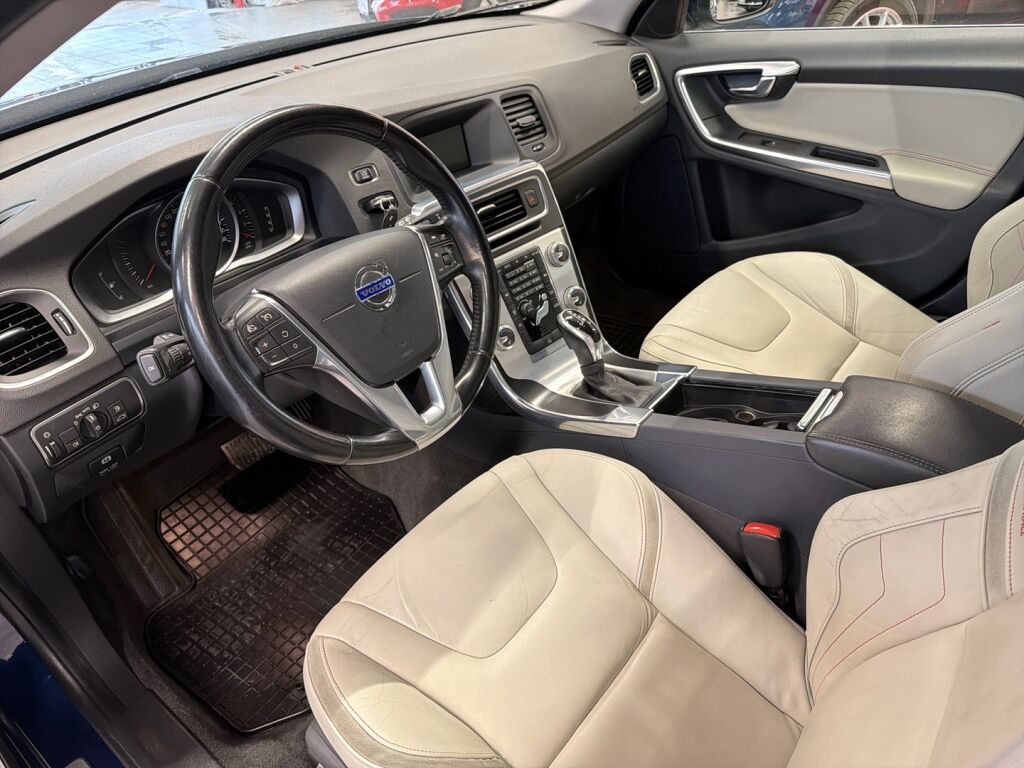 Volvo V60 2014 Sininen