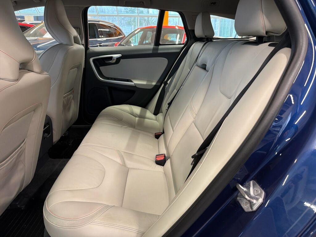 Volvo V60 2014 Sininen