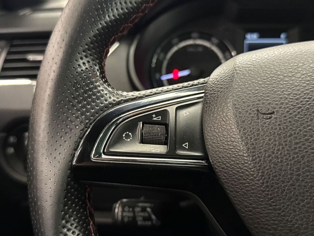 Skoda Octavia 2014 Valkoinen
