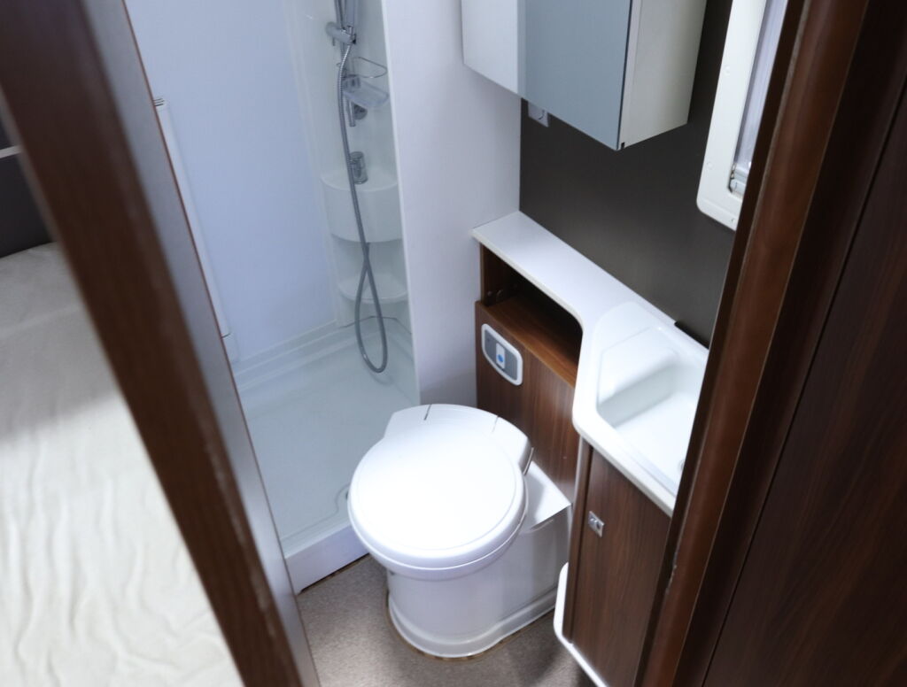 Adria Coral Plus 650 SF 2014 Valkoinen