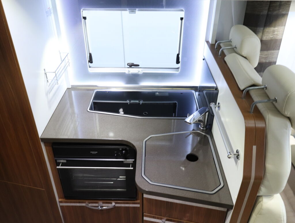 Adria Coral Plus 650 SF 2014 Valkoinen