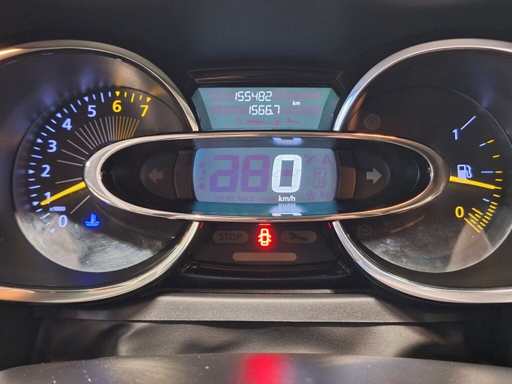 Renault Clio 2014 Punainen