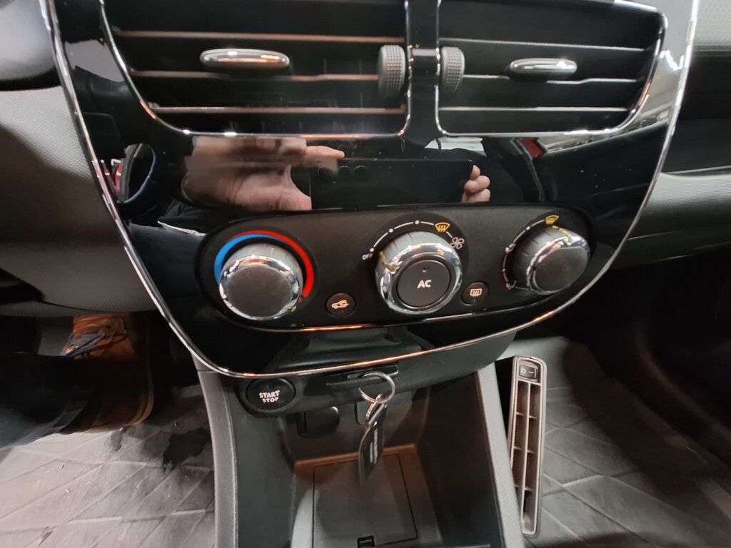 Renault Clio 2014 Punainen