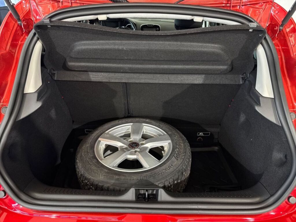 Renault Clio 2015 Punainen