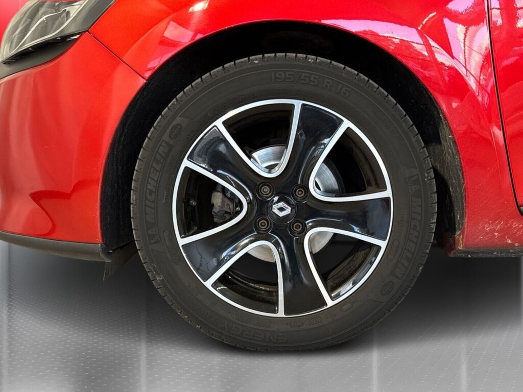 Renault Clio 2015 Punainen