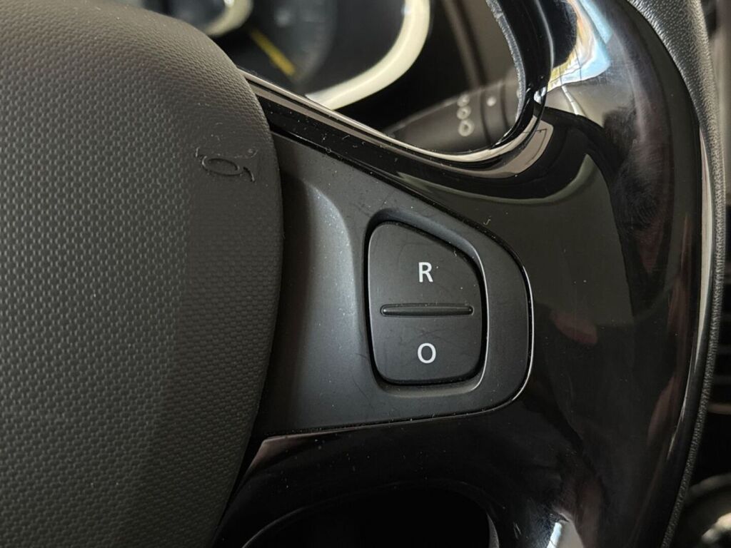 Renault Clio 2015 Punainen