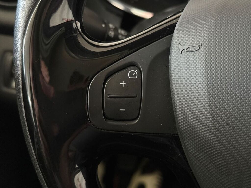 Renault Clio 2015 Punainen