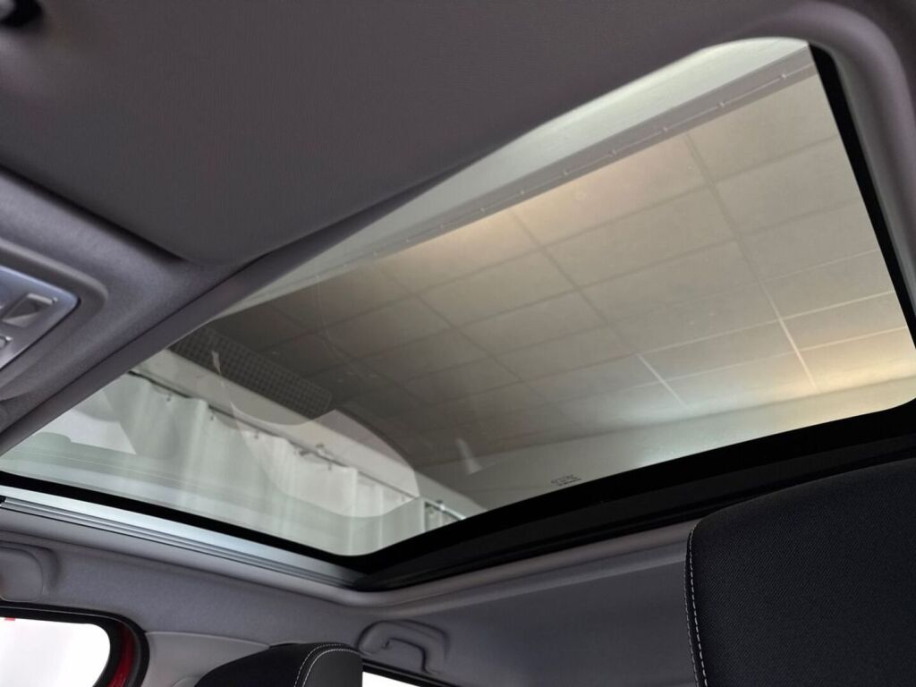 Renault Clio 2015 Punainen