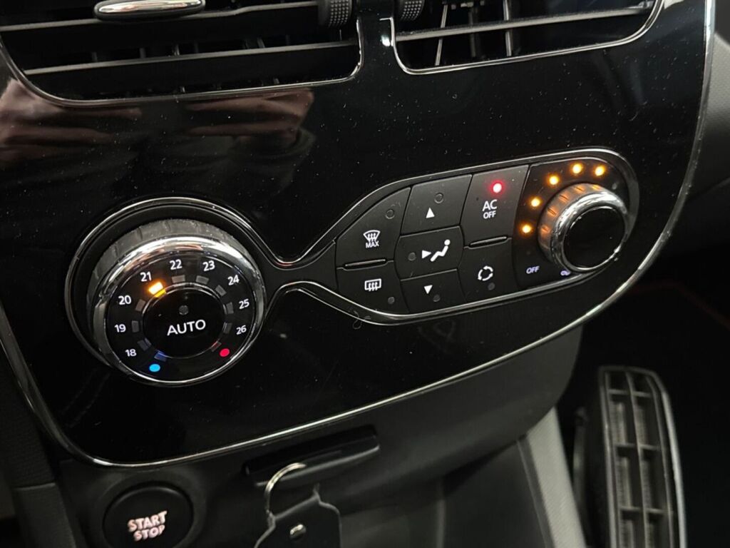 Renault Clio 2015 Punainen