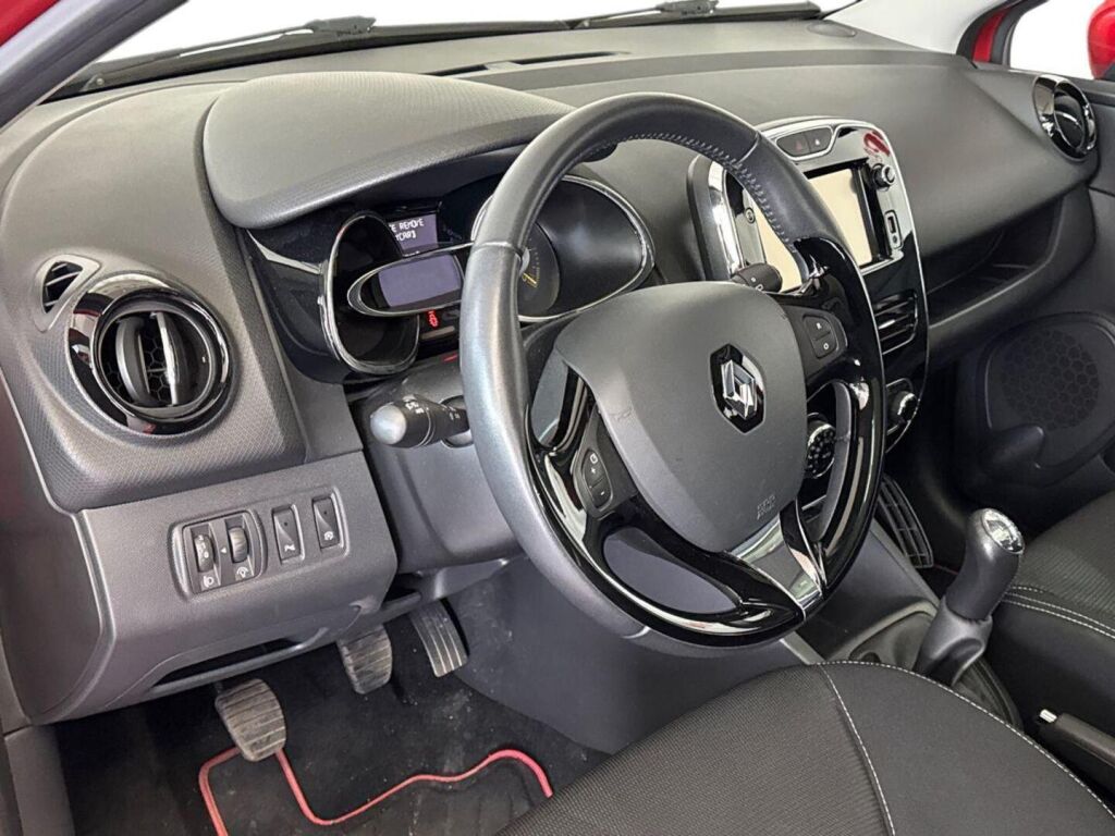 Renault Clio 2015 Punainen