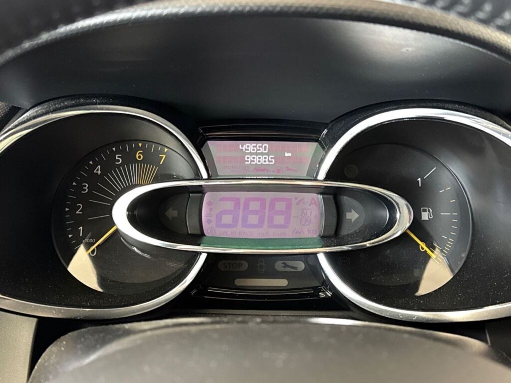 Renault Clio 2015 Punainen