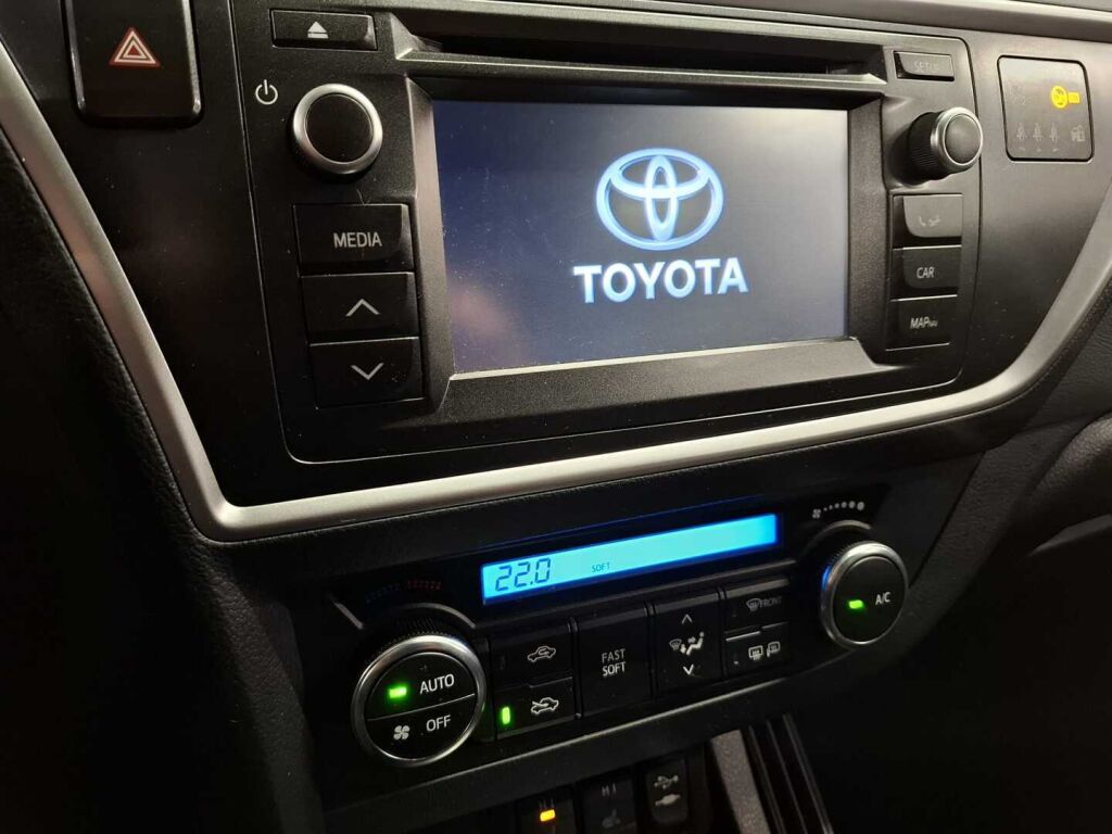 Toyota Auris 2015 Ruskea (beige)