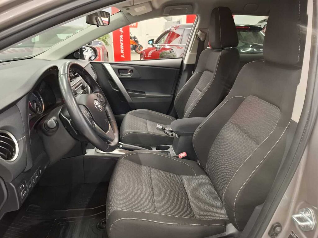 Toyota Auris 2015 Ruskea (beige)