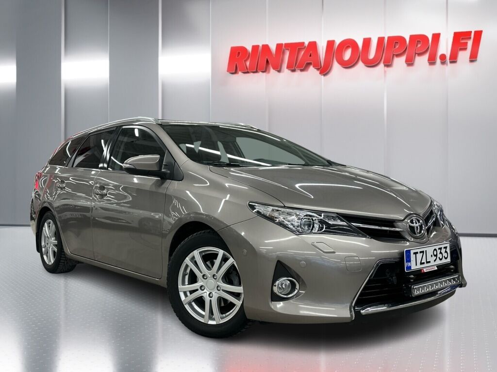 Toyota Auris 2015 Ruskea (beige)