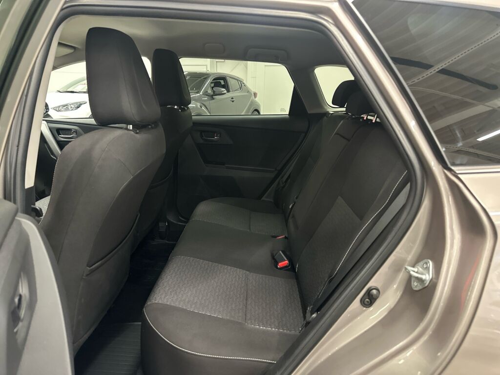 Toyota Auris 2015 Ruskea (beige)