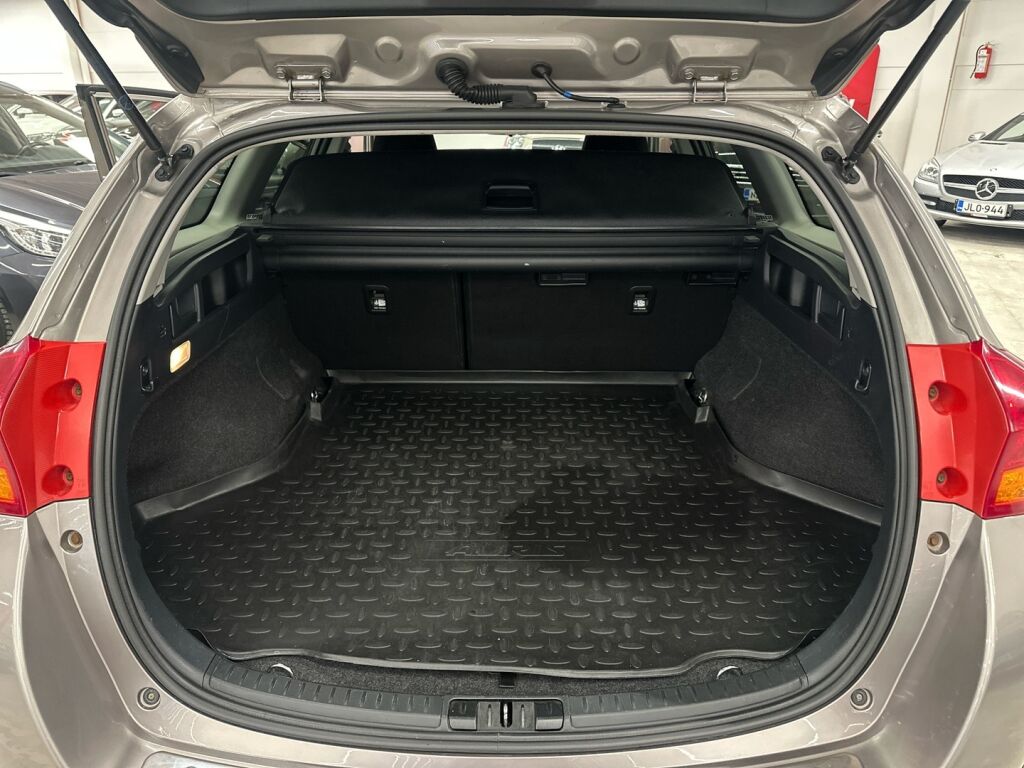 Toyota Auris 2015 Ruskea (beige)