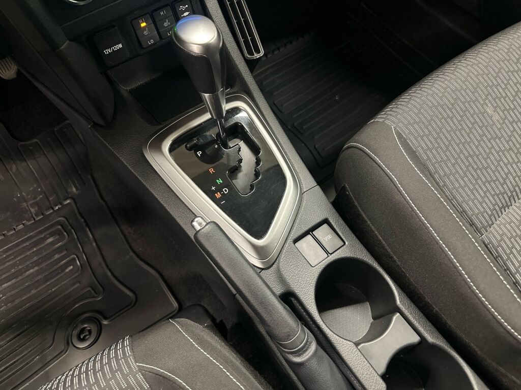 Toyota Auris 2015 Ruskea (beige)