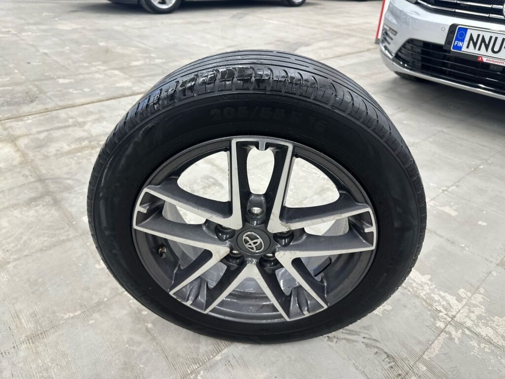 Toyota Auris 2015 Ruskea (beige)