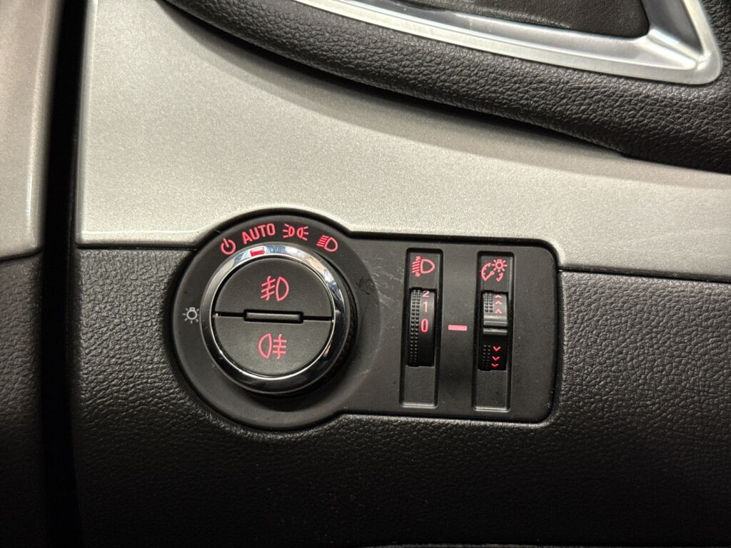 Opel Mokka 2014 Punainen