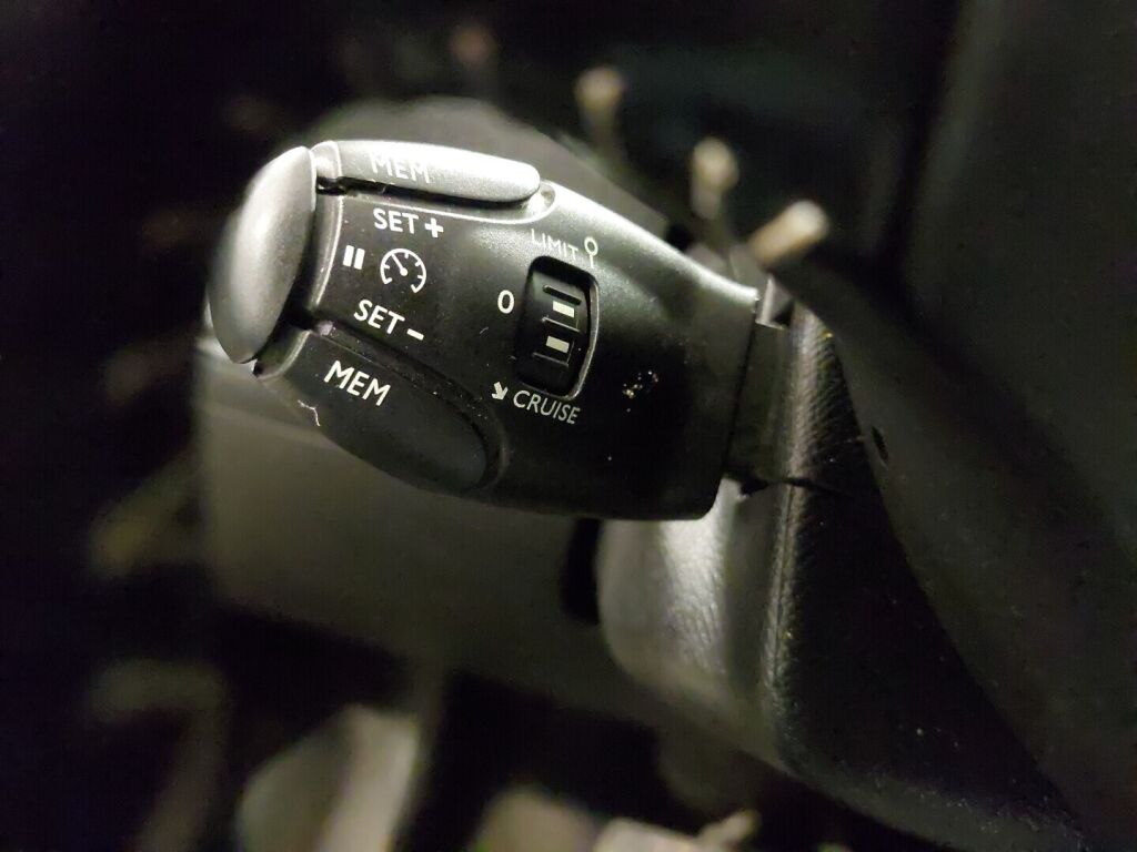 Peugeot 308 2015 Musta