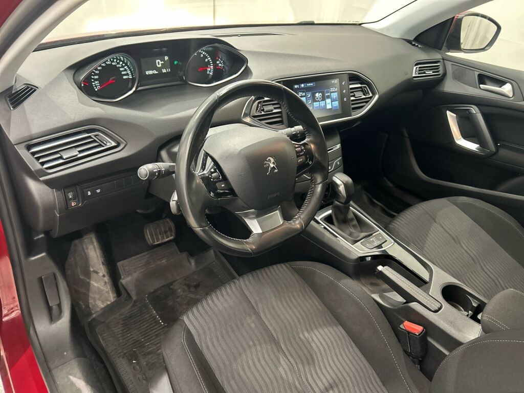 Peugeot 308 2015 Punainen