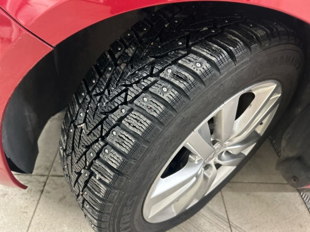 Peugeot 308 2015 Punainen