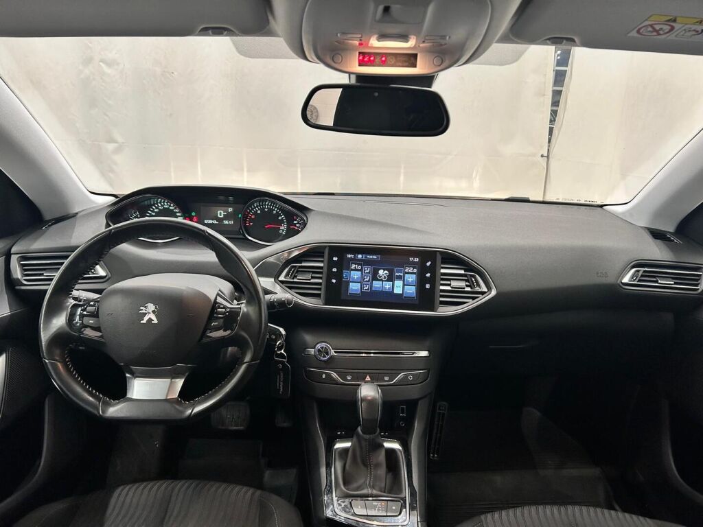 Peugeot 308 2015 Punainen