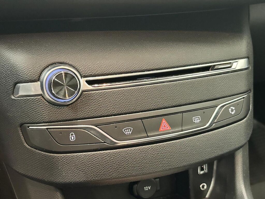 Peugeot 308 2015 Punainen