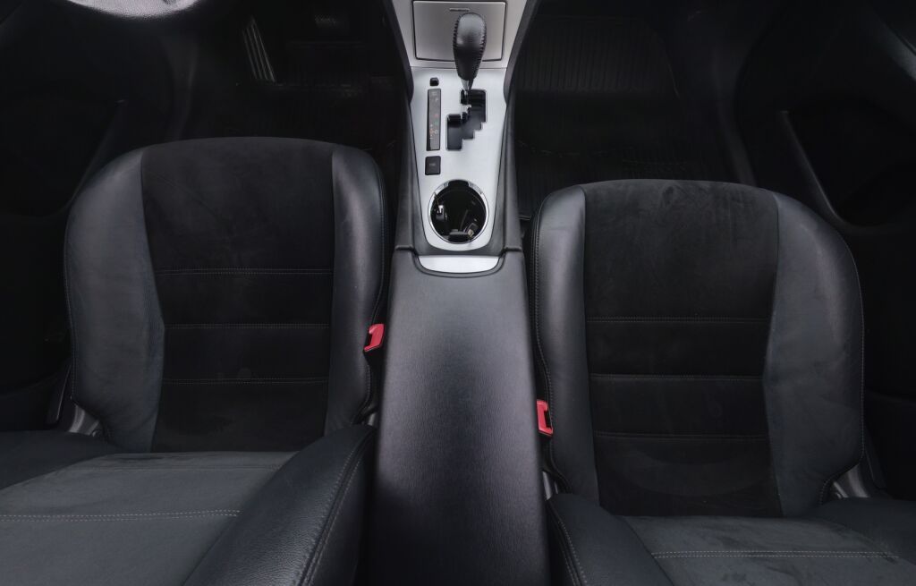 Toyota Avensis 2014 Harmaa