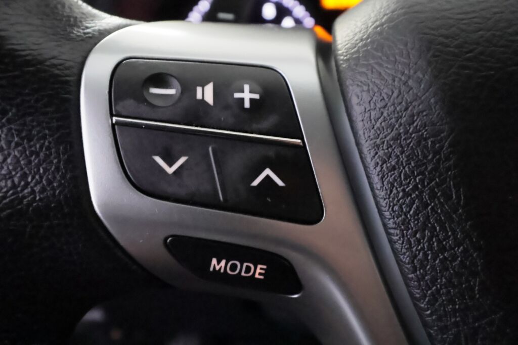 Toyota Avensis 2014 Harmaa