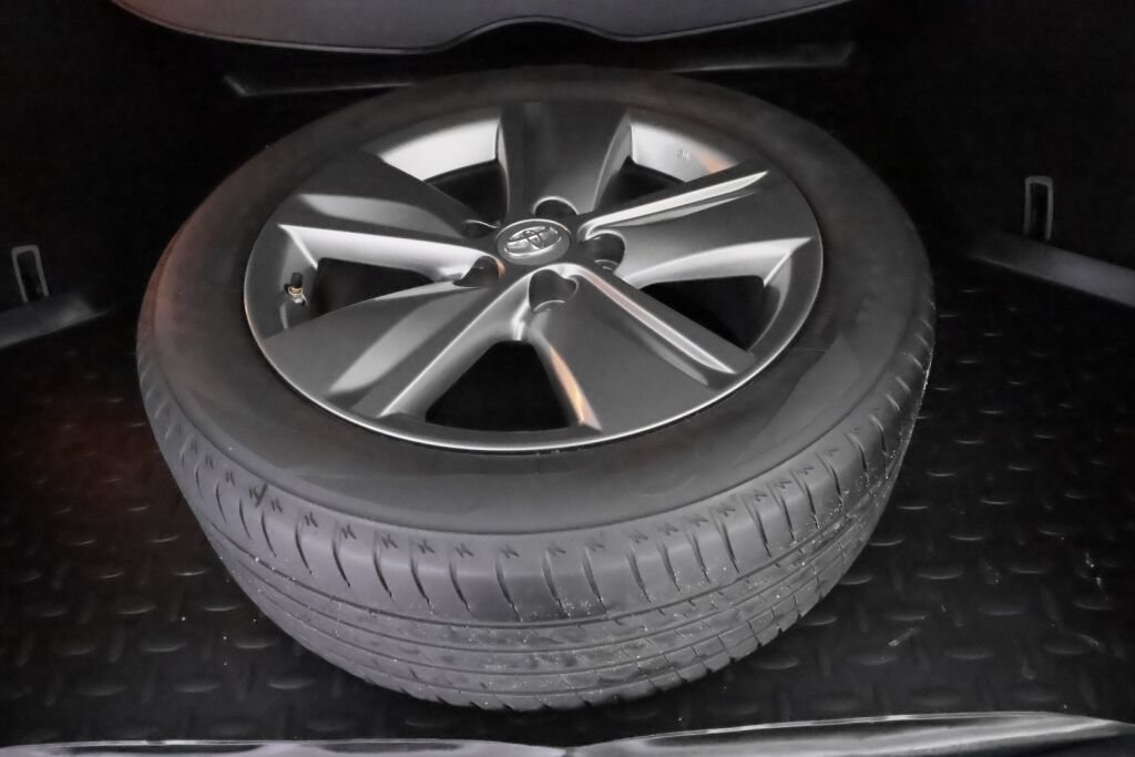 Toyota Avensis 2014 Harmaa