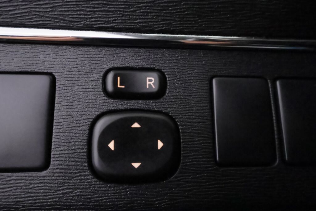 Toyota Avensis 2014 Harmaa