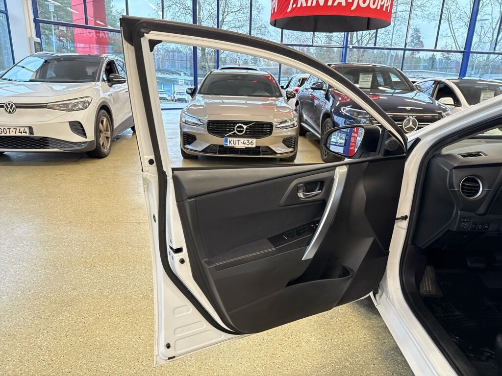 Toyota Auris 2015 Valkoinen