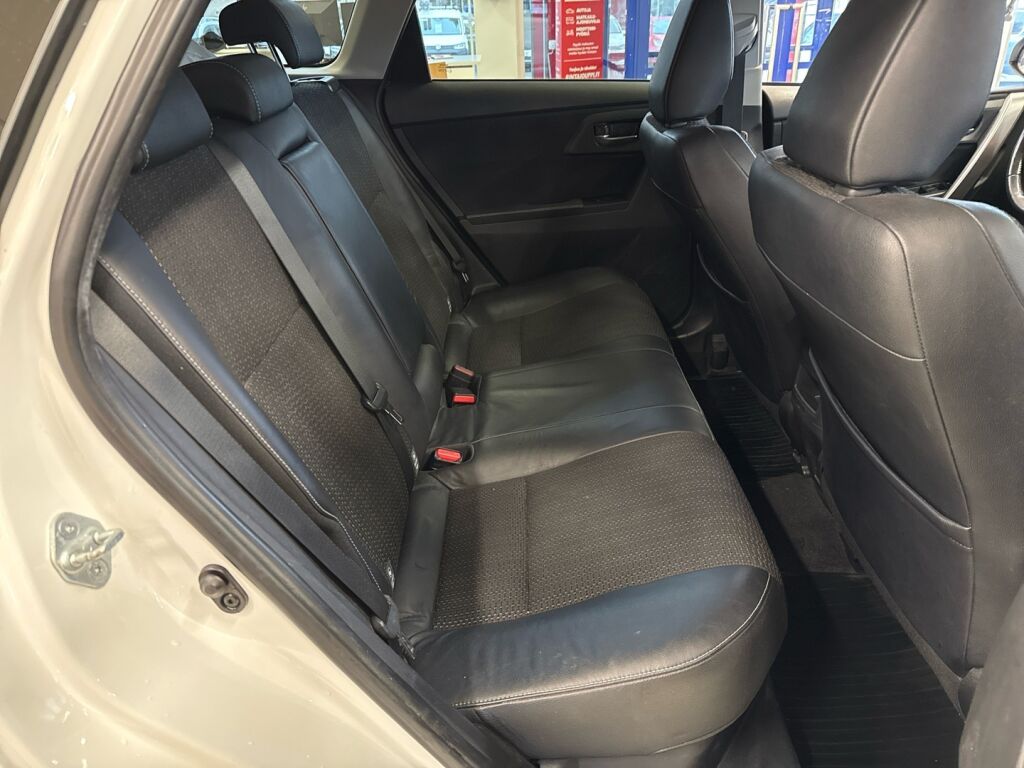 Toyota Auris 2015 Valkoinen