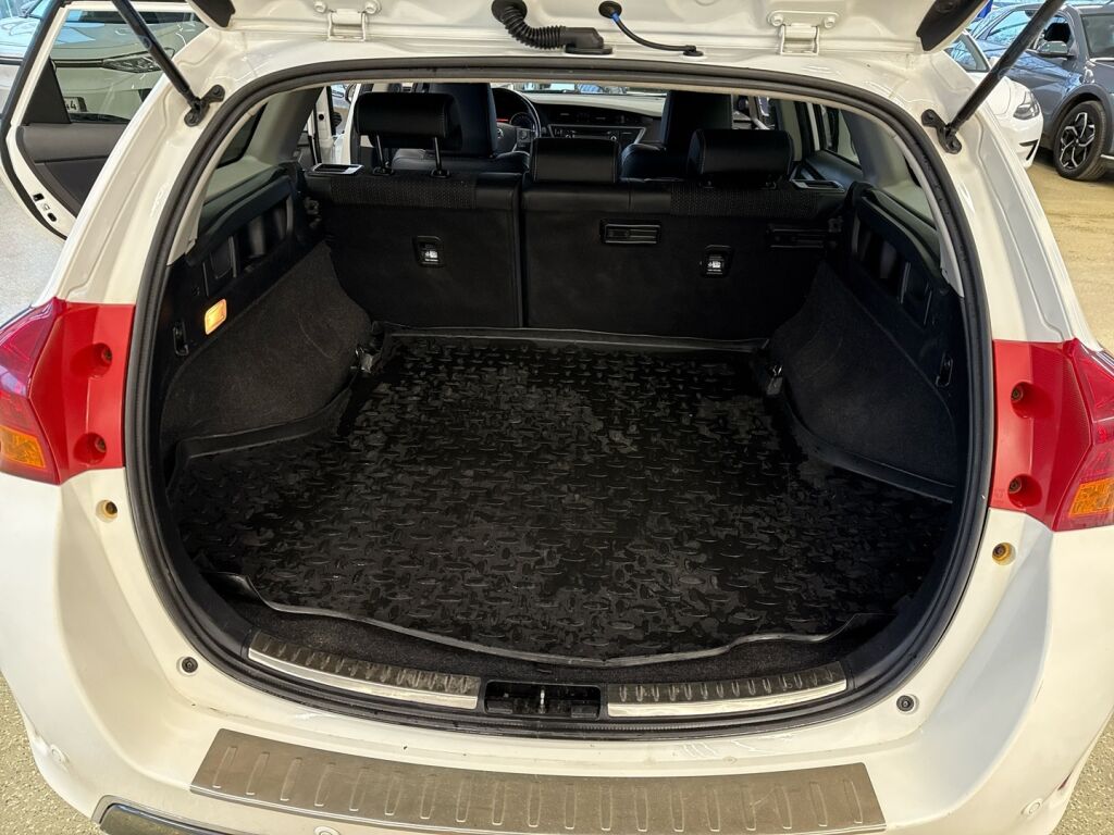 Toyota Auris 2015 Valkoinen