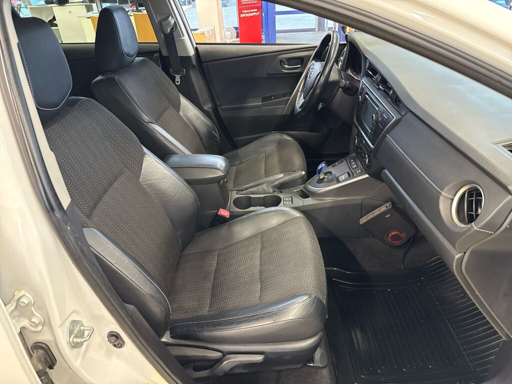 Toyota Auris 2015 Valkoinen