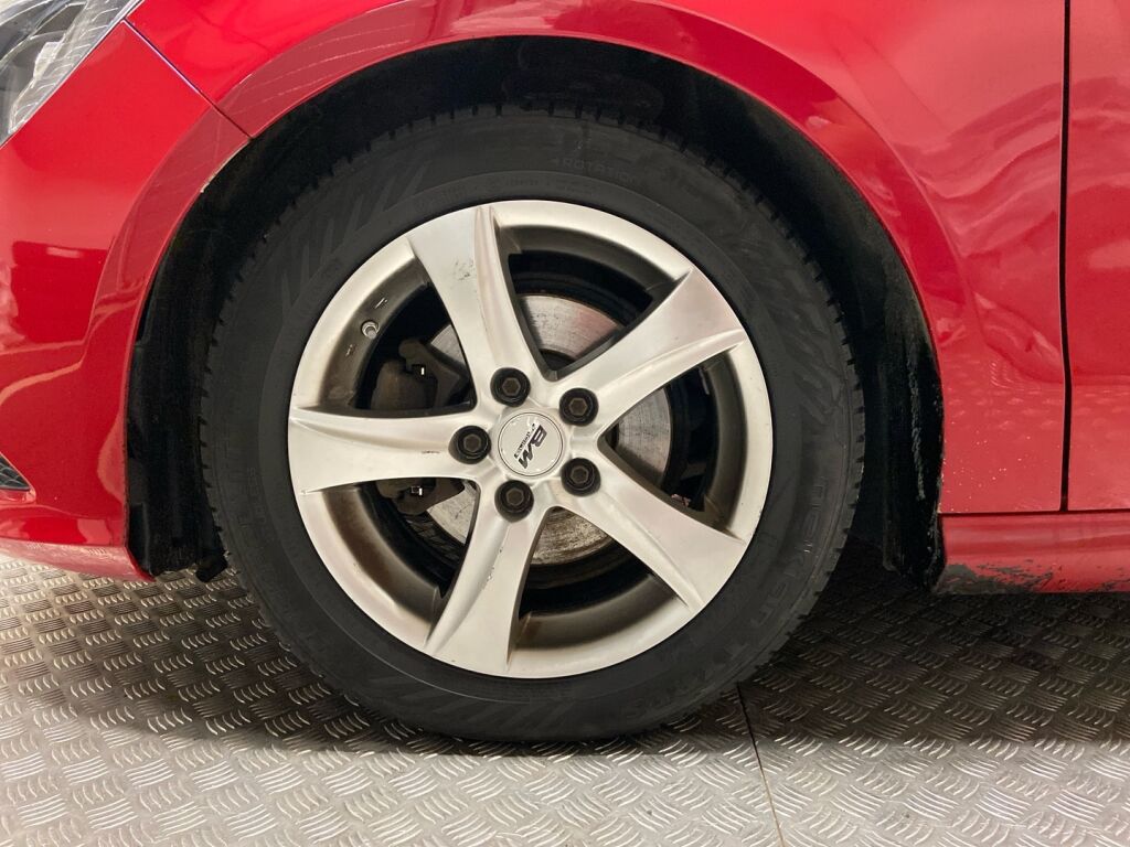 Mercedes-Benz CLA 2015 Punainen