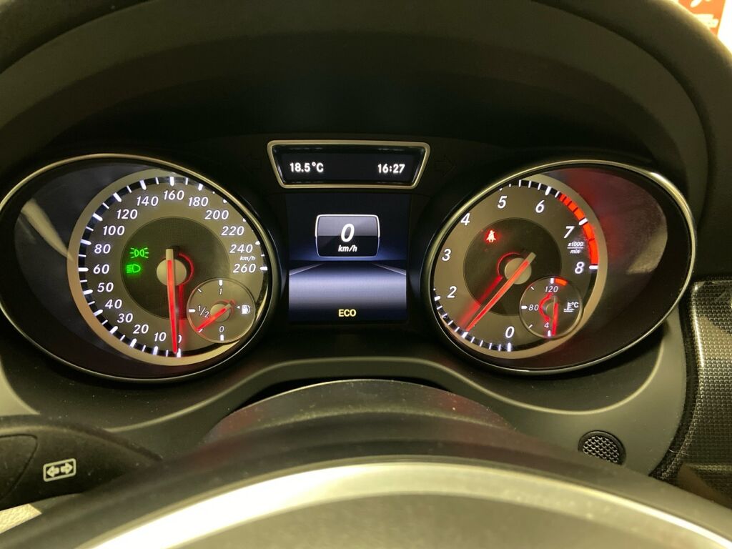 Mercedes-Benz CLA 2015 Punainen