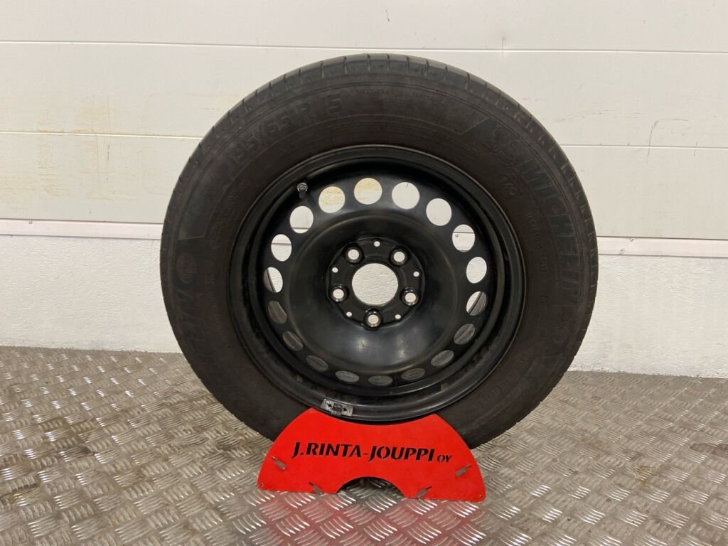 Mercedes-Benz CLA 2015 Punainen