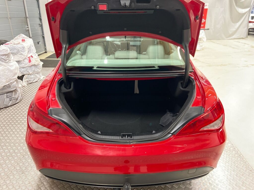 Mercedes-Benz CLA 2015 Punainen