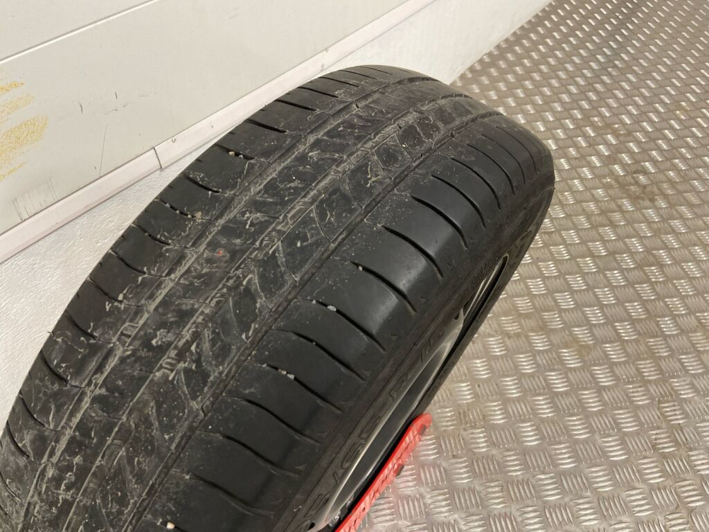 Mercedes-Benz CLA 2015 Punainen