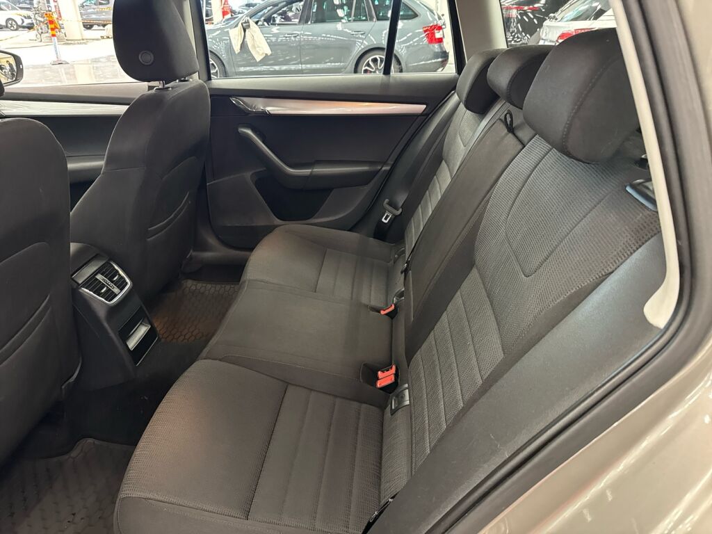 Skoda Octavia 2014 Ruskea (beige)