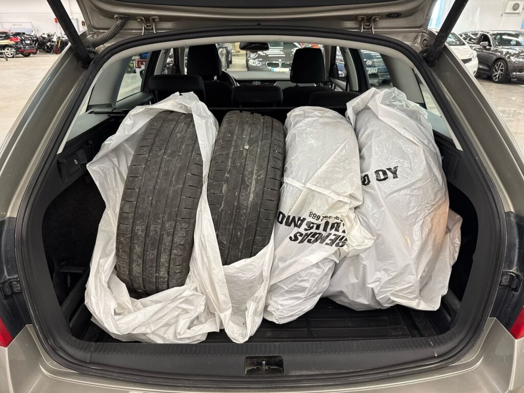 Skoda Octavia 2014 Ruskea (beige)