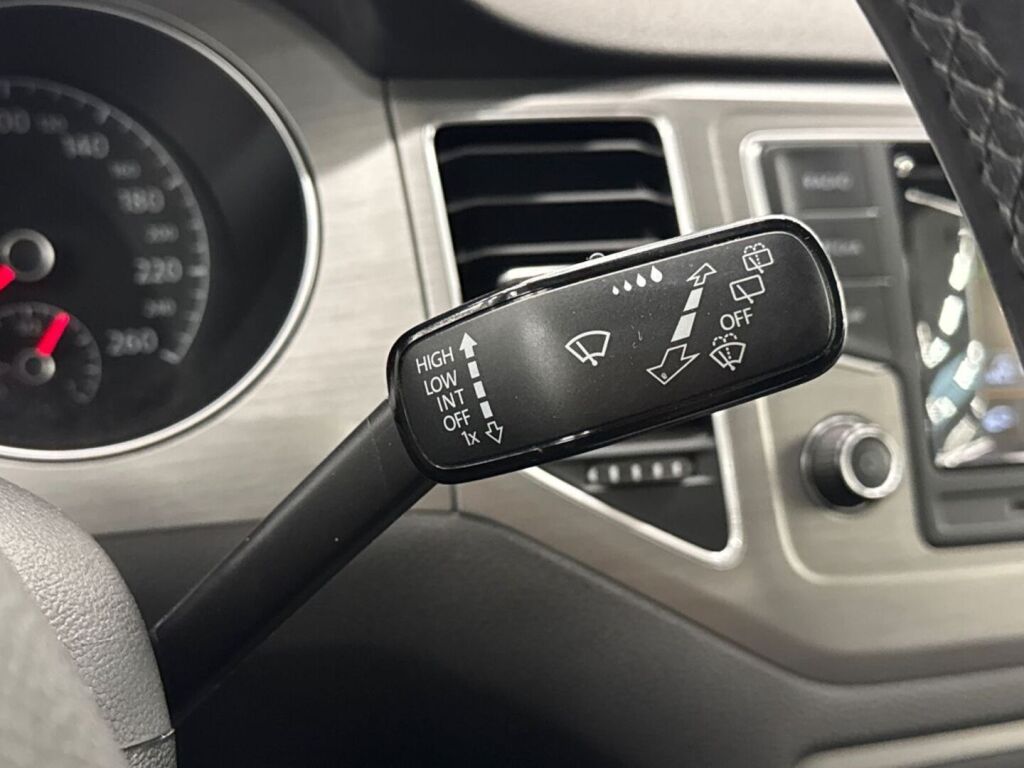 Volkswagen Golf Sportsvan 2014 Musta